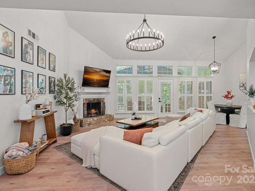 181 Glynwater Drive, Mooresville, NC 28117.  MLS# CAR4243955, YatesRealty ID 13839. Living Room