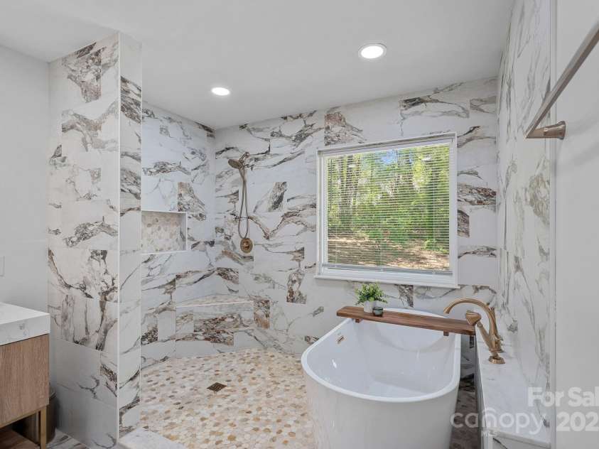 181 Glynwater Drive, Mooresville, NC 28117.  MLS# CAR4243955, YatesRealty ID 13839. Primary Bathroom