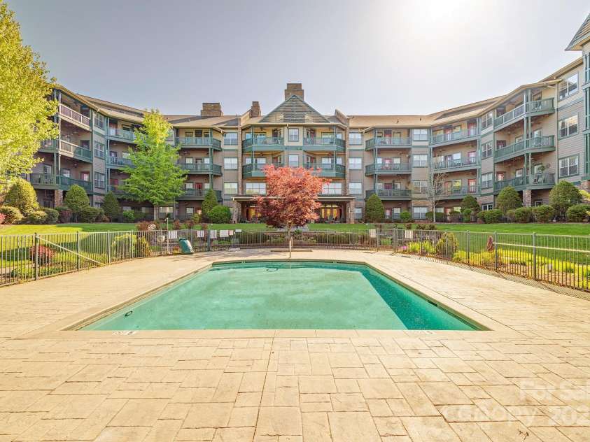 9 Kenilworth Knolls, Asheville, NC 28805.  MLS# CAR4271939, YatesRealty ID 1384. 