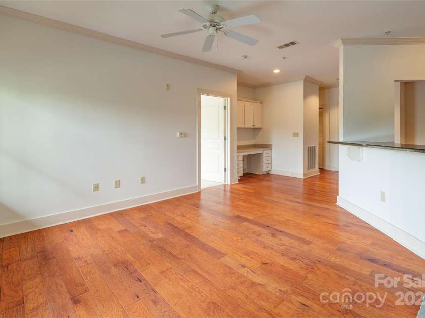 9 Kenilworth Knolls, Asheville, NC 28805.  MLS# CAR4271939, YatesRealty ID 1384. 