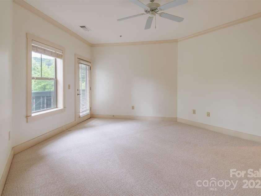 9 Kenilworth Knolls, Asheville, NC 28805.  MLS# CAR4271939, YatesRealty ID 1384. 