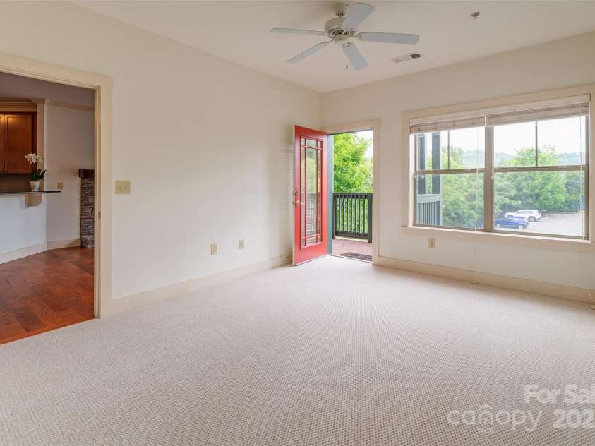 9 Kenilworth Knolls, Asheville, NC 28805.  MLS# CAR4271939, YatesRealty ID 1384. 