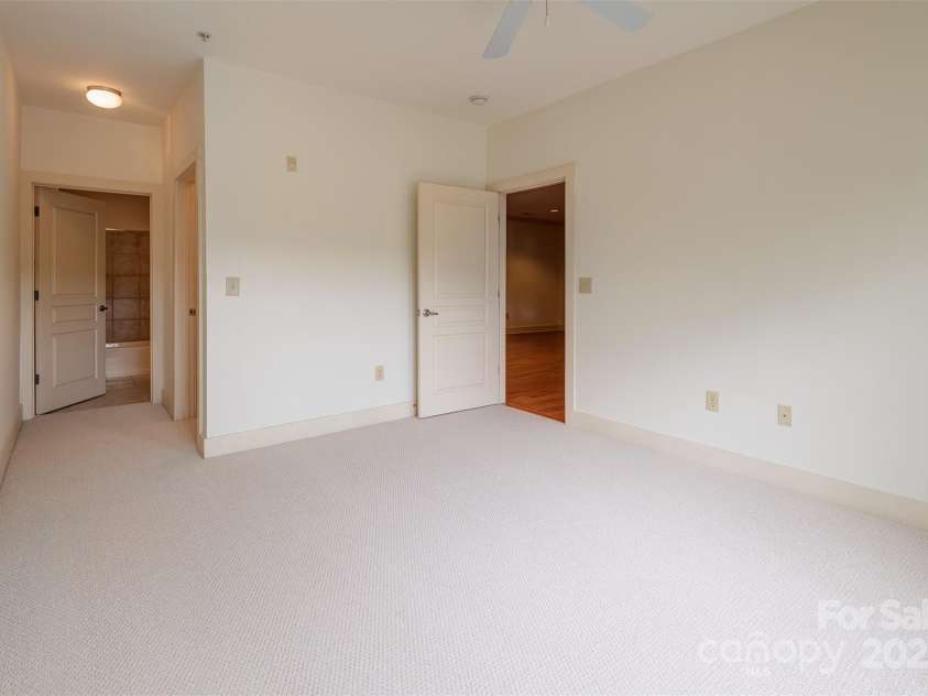 9 Kenilworth Knolls, Asheville, NC 28805.  MLS# CAR4271939, YatesRealty ID 1384. 