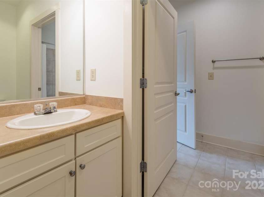 9 Kenilworth Knolls, Asheville, NC 28805.  MLS# CAR4271939, YatesRealty ID 1384. 