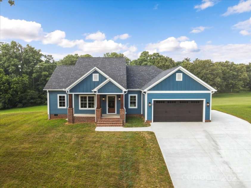 18 Morningside Drive, Granite Falls, NC 28630.  MLS# CAR4276310, YatesRealty ID 13840. 