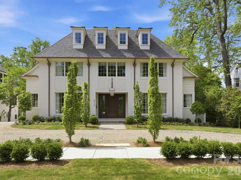 2710 Briarcliff Place, Charlotte, NC 28207.  MLS# CAR4371985, YatesRealty ID 13841. 