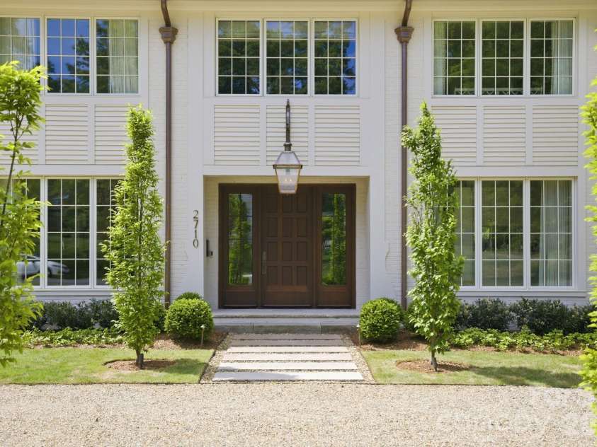 2710 Briarcliff Place, Charlotte, NC 28207.  MLS# CAR4371985, YatesRealty ID 13841. 