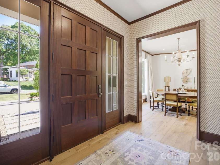 2710 Briarcliff Place, Charlotte, NC 28207.  MLS# CAR4371985, YatesRealty ID 13841. 