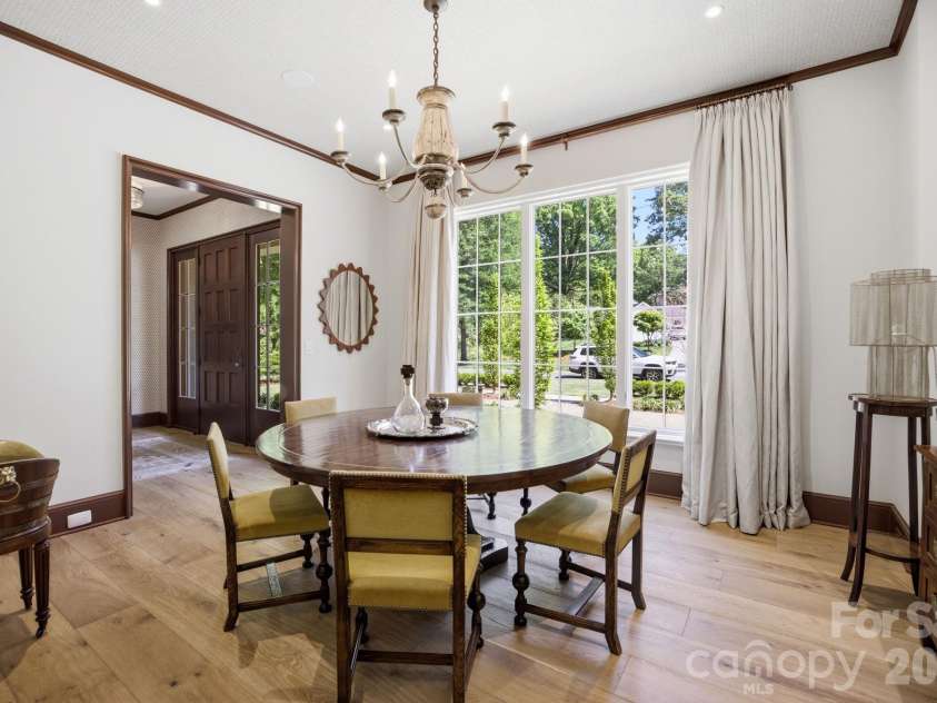 2710 Briarcliff Place, Charlotte, NC 28207.  MLS# CAR4371985, YatesRealty ID 13841. 