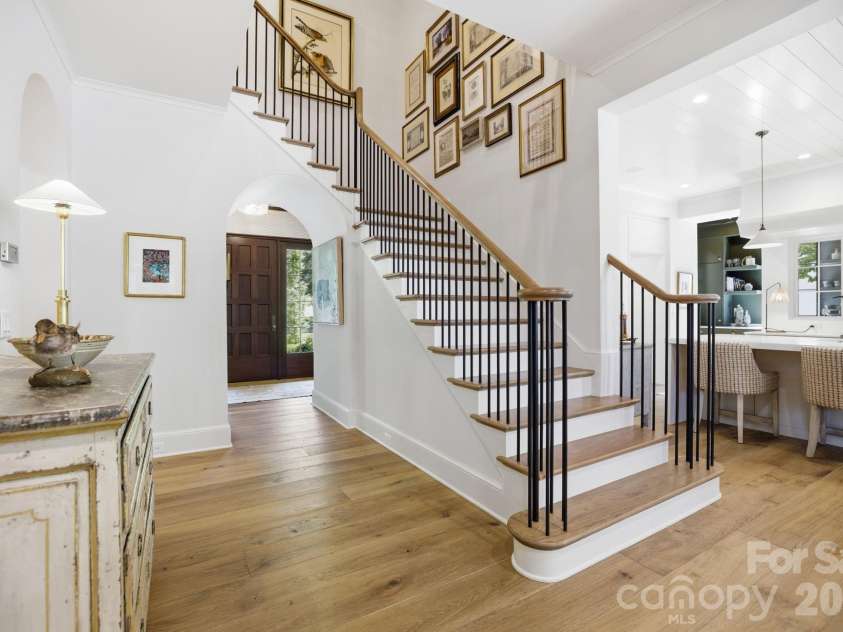 2710 Briarcliff Place, Charlotte, NC 28207.  MLS# CAR4371985, YatesRealty ID 13841. 