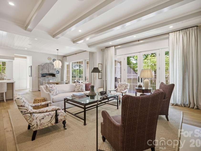 2710 Briarcliff Place, Charlotte, NC 28207.  MLS# CAR4371985, YatesRealty ID 13841. 