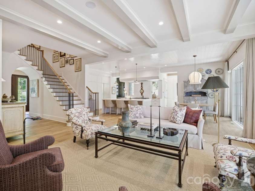 2710 Briarcliff Place, Charlotte, NC 28207.  MLS# CAR4371985, YatesRealty ID 13841. 