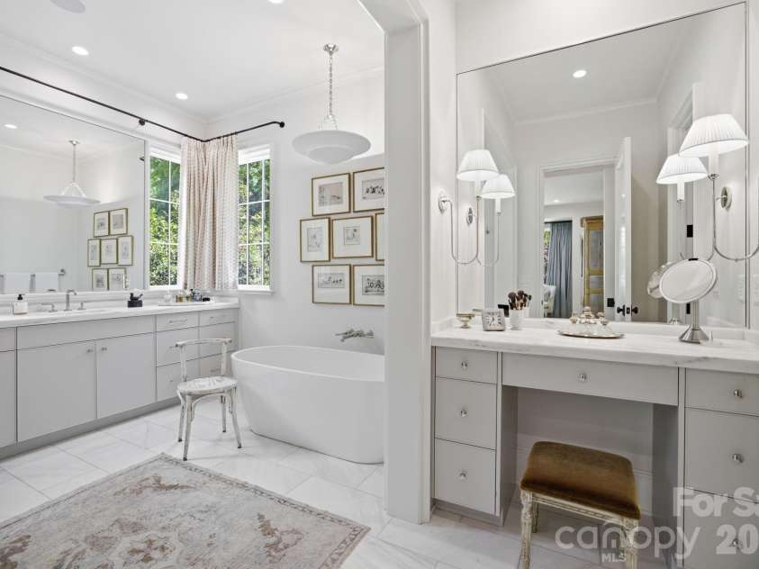 2710 Briarcliff Place, Charlotte, NC 28207.  MLS# CAR4371985, YatesRealty ID 13841. 