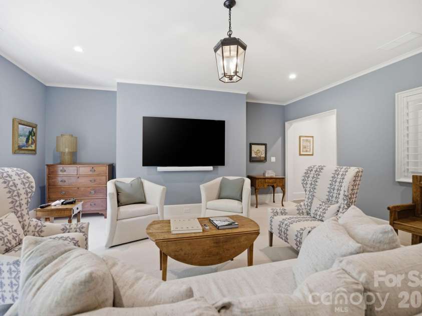 2710 Briarcliff Place, Charlotte, NC 28207.  MLS# CAR4371985, YatesRealty ID 13841. 