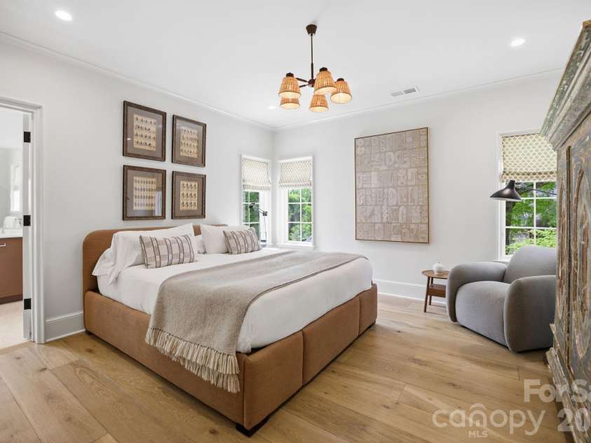 2710 Briarcliff Place, Charlotte, NC 28207.  MLS# CAR4371985, YatesRealty ID 13841. 