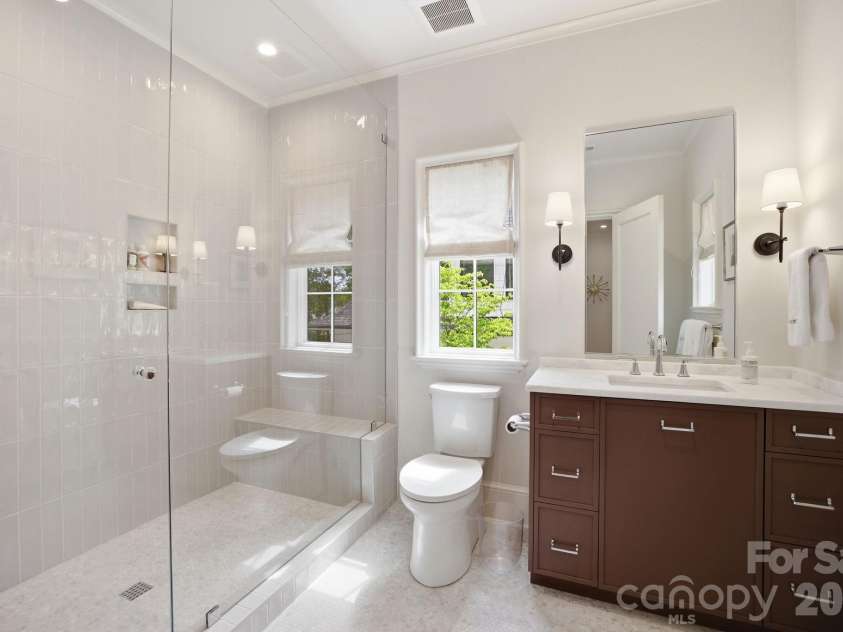 2710 Briarcliff Place, Charlotte, NC 28207.  MLS# CAR4371985, YatesRealty ID 13841. 