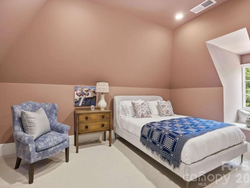 2710 Briarcliff Place, Charlotte, NC 28207.  MLS# CAR4371985, YatesRealty ID 13841. 