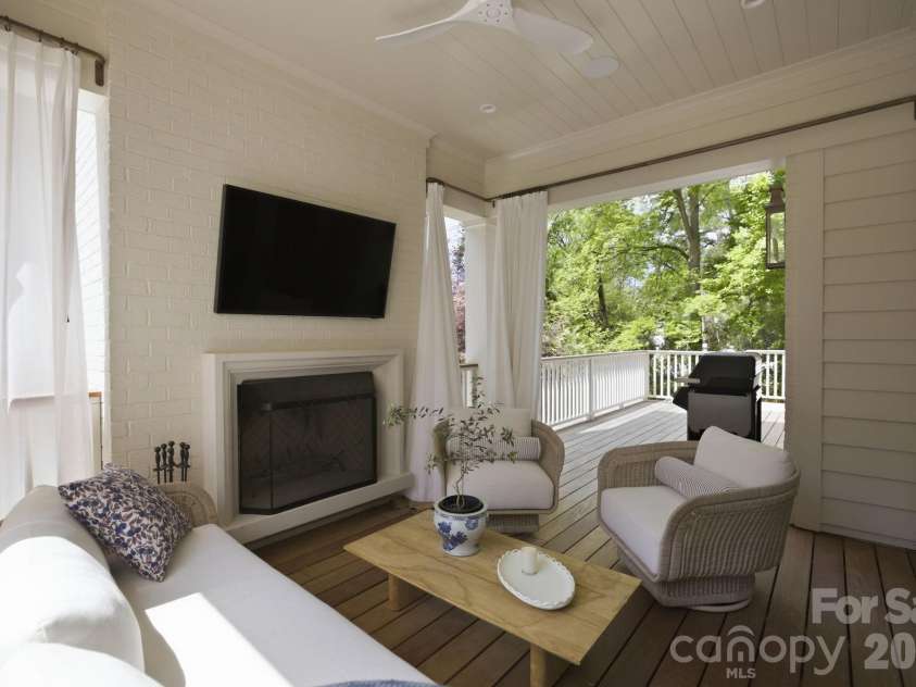 2710 Briarcliff Place, Charlotte, NC 28207.  MLS# CAR4371985, YatesRealty ID 13841. 