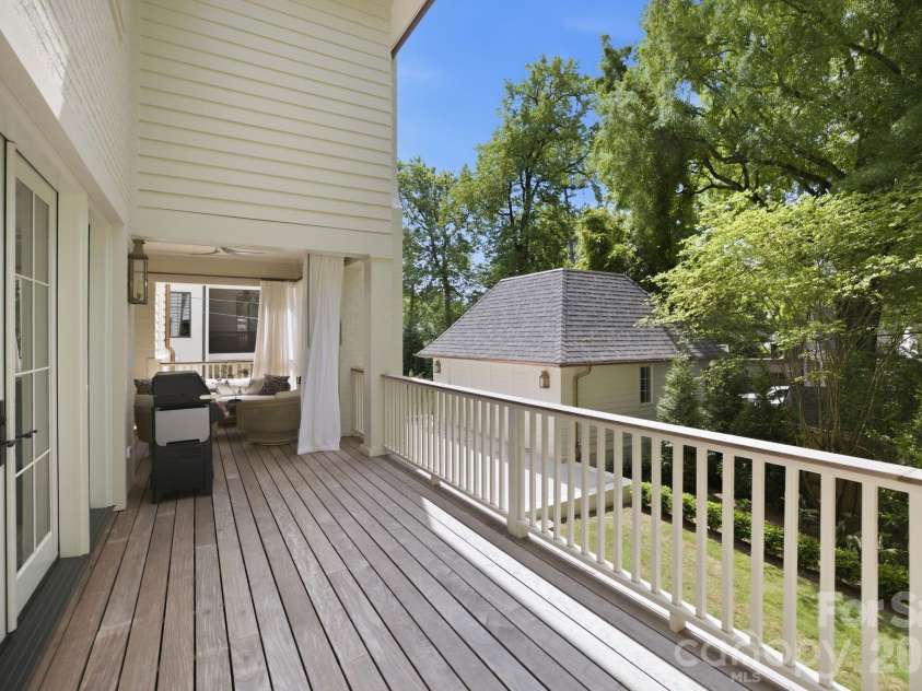 2710 Briarcliff Place, Charlotte, NC 28207.  MLS# CAR4371985, YatesRealty ID 13841. 