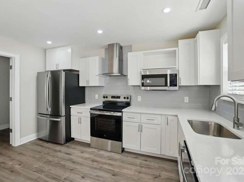 6430 Matlea Court, Charlotte, NC 28215.  MLS# CAR4253997, YatesRealty ID 13841. 