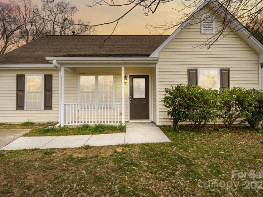 1542 Farningham Lane, Burlington, NC 27215.  MLS# CAR4238324, YatesRealty ID 13842. 