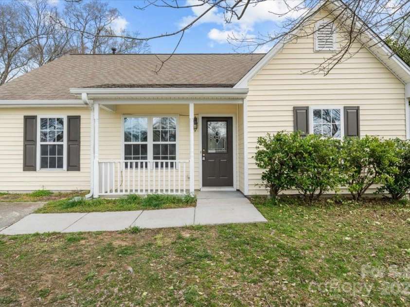 1542 Farningham Lane, Burlington, NC 27215.  MLS# CAR4238324, YatesRealty ID 13842. 