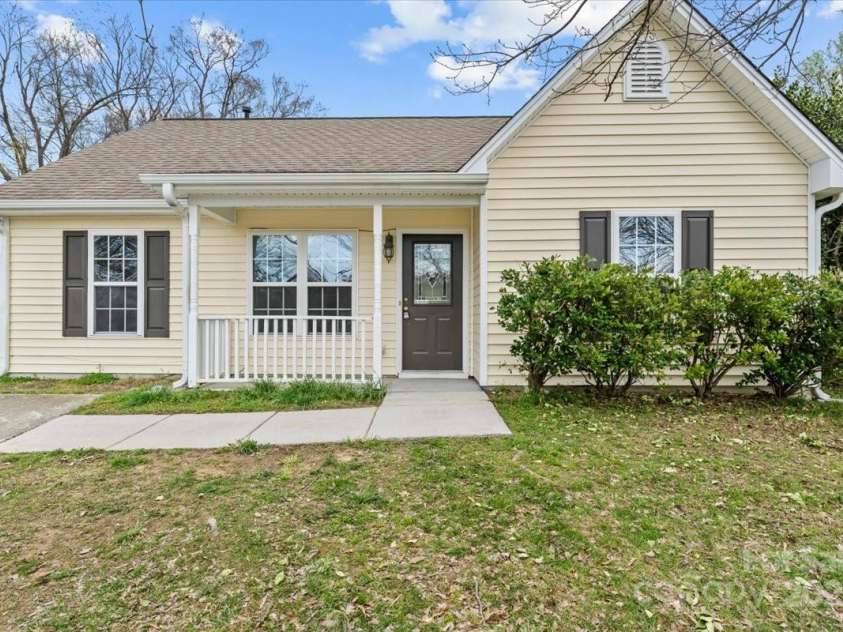 1542 Farningham Lane, Burlington, NC 27215.  MLS# CAR4238324, YatesRealty ID 13842. 