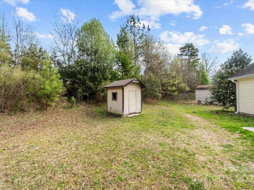 1542 Farningham Lane, Burlington, NC 27215.  MLS# CAR4238324, YatesRealty ID 13842. 