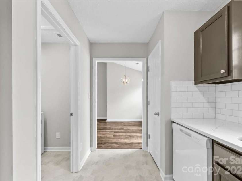 1542 Farningham Lane, Burlington, NC 27215.  MLS# CAR4238324, YatesRealty ID 13842. 