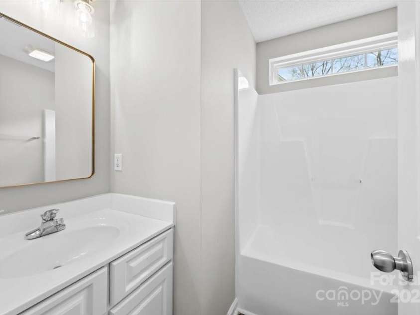1542 Farningham Lane, Burlington, NC 27215.  MLS# CAR4238324, YatesRealty ID 13842. 