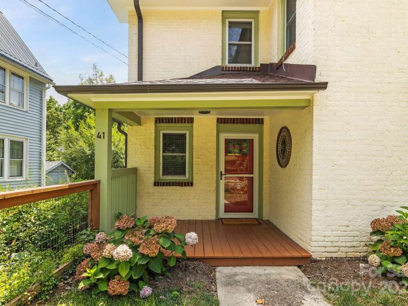 41 Forest Hill Drive, Asheville, NC 28803.  MLS# CAR4217296, YatesRealty ID 13843. 