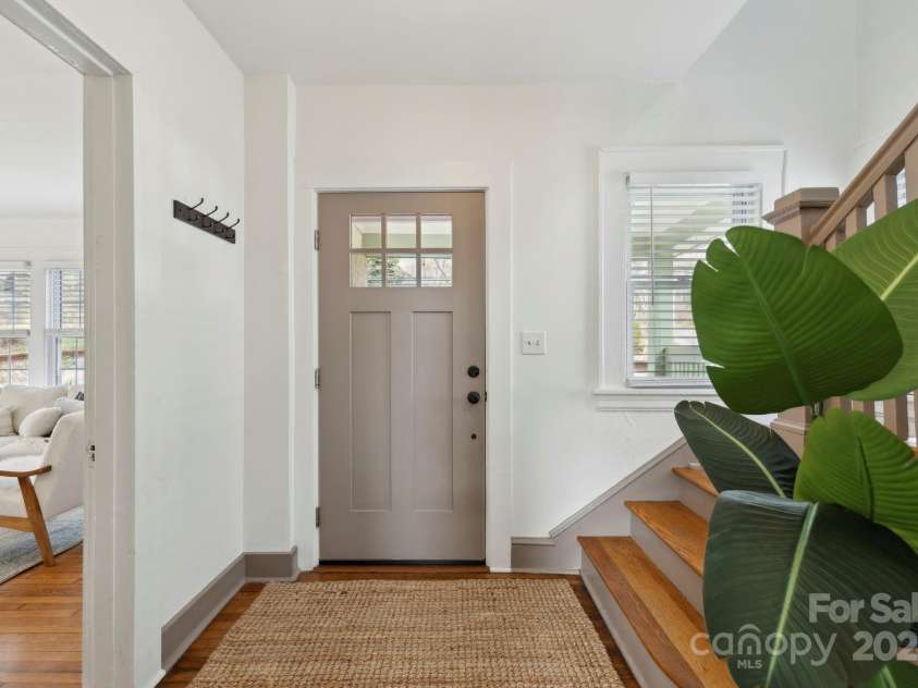 41 Forest Hill Drive, Asheville, NC 28803.  MLS# CAR4217296, YatesRealty ID 13843. 