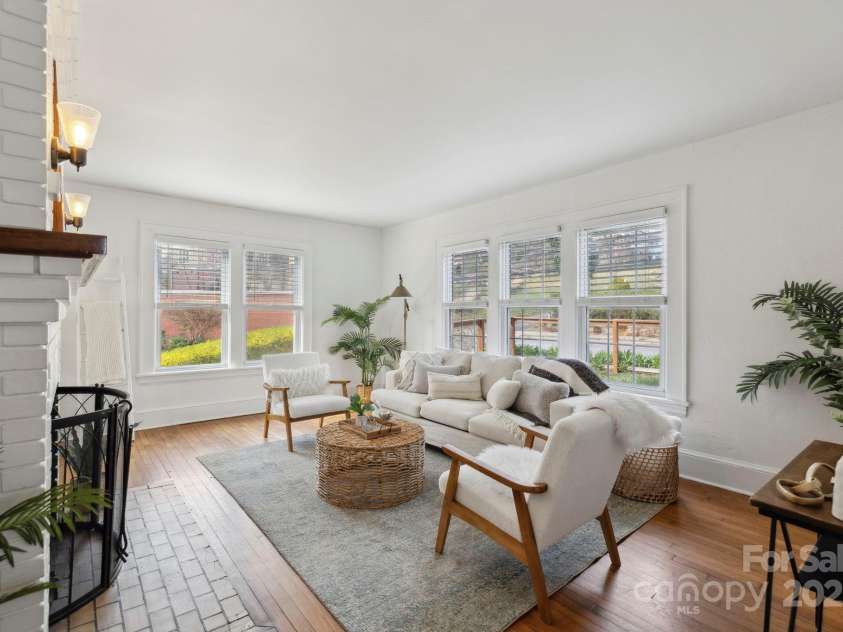 41 Forest Hill Drive, Asheville, NC 28803.  MLS# CAR4217296, YatesRealty ID 13843. 