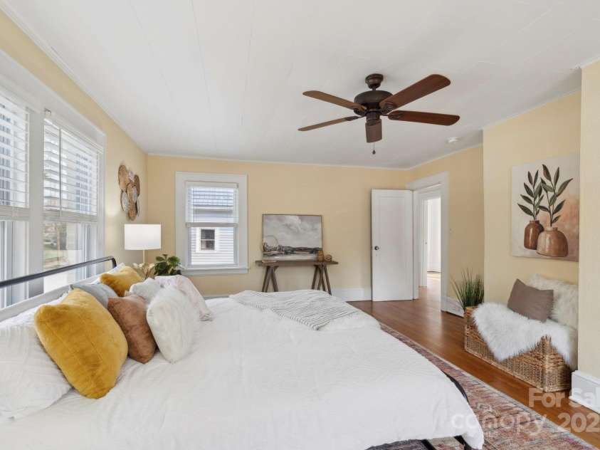 41 Forest Hill Drive, Asheville, NC 28803.  MLS# CAR4217296, YatesRealty ID 13843. 