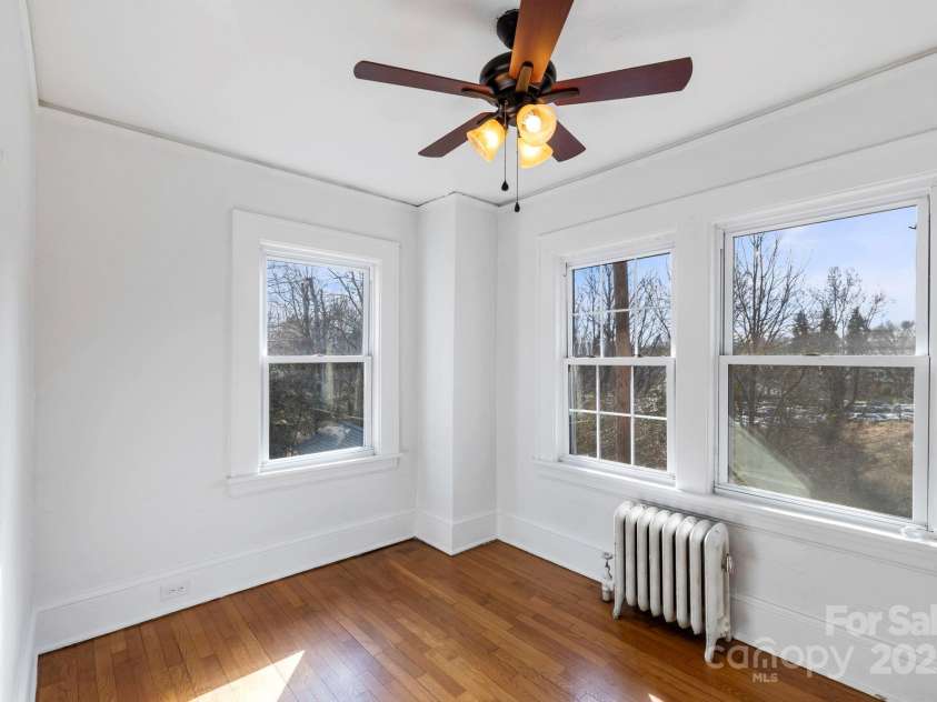 41 Forest Hill Drive, Asheville, NC 28803.  MLS# CAR4217296, YatesRealty ID 13843. Sunny bedroom