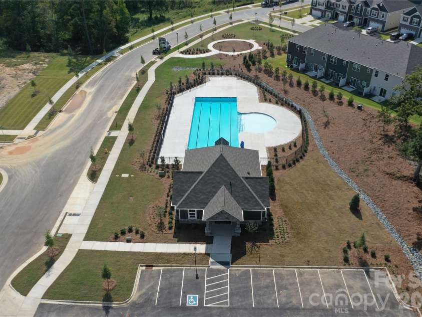3135 Lilac Grove Drive, Charlotte, NC 28269.  MLS# CAR4370629, YatesRealty ID 13846. Amenity