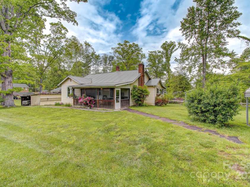 54 Green Haven Lane, Hendersonville, NC 28791.  MLS# CAR4256501, YatesRealty ID 13848. 