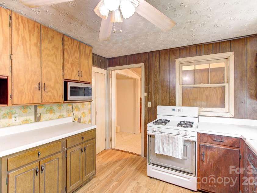 54 Green Haven Lane, Hendersonville, NC 28791.  MLS# CAR4256501, YatesRealty ID 13848. 