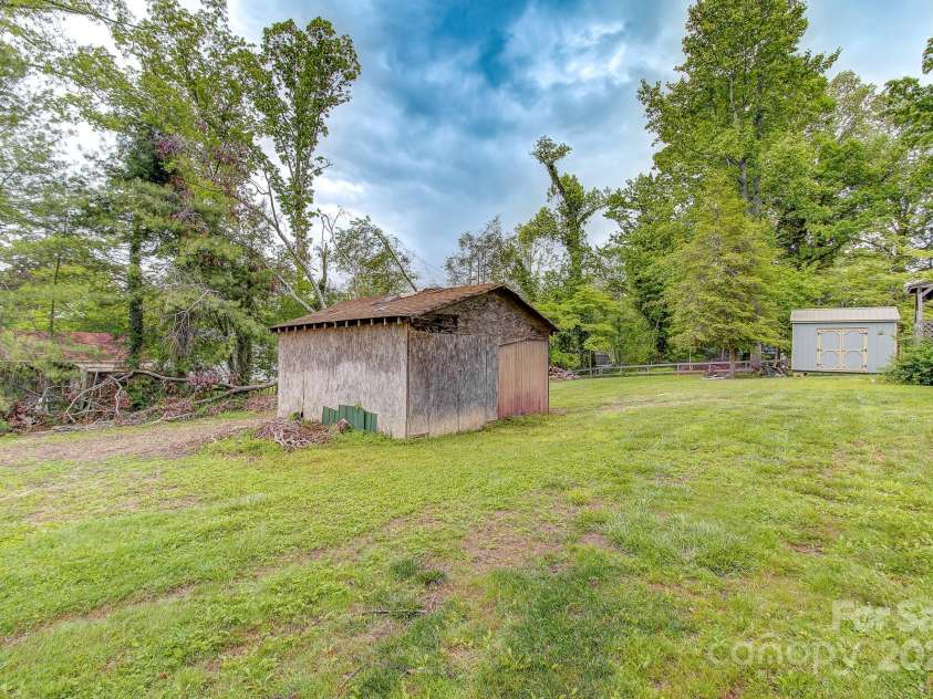 54 Green Haven Lane, Hendersonville, NC 28791.  MLS# CAR4256501, YatesRealty ID 13848. 