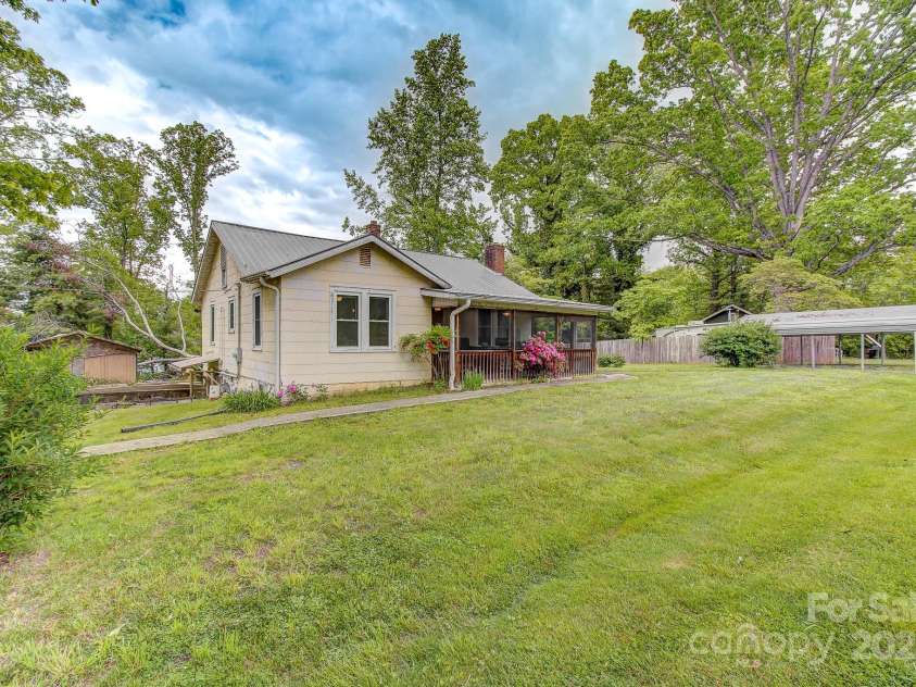 54 Green Haven Lane, Hendersonville, NC 28791.  MLS# CAR4256501, YatesRealty ID 13848. 