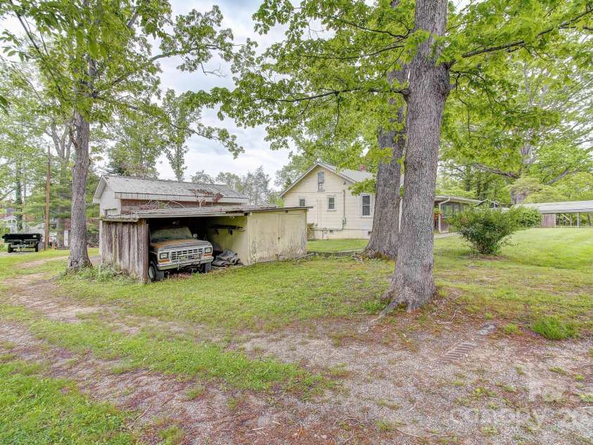 54 Green Haven Lane, Hendersonville, NC 28791.  MLS# CAR4256501, YatesRealty ID 13848. 