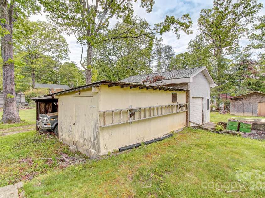 54 Green Haven Lane, Hendersonville, NC 28791.  MLS# CAR4256501, YatesRealty ID 13848. 