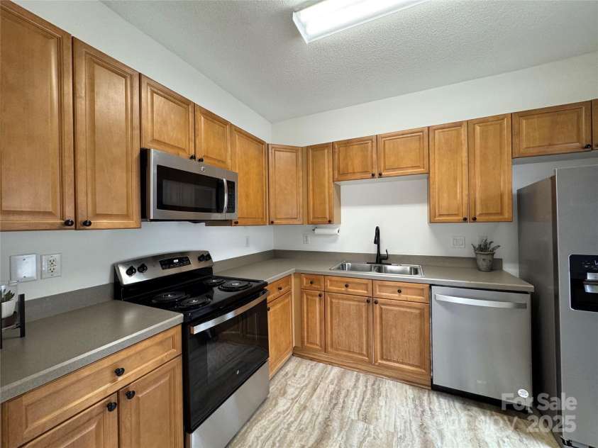 11426 Savannah Creek Drive, Charlotte, NC 28273.  MLS# CAR4222519, YatesRealty ID 13849. 