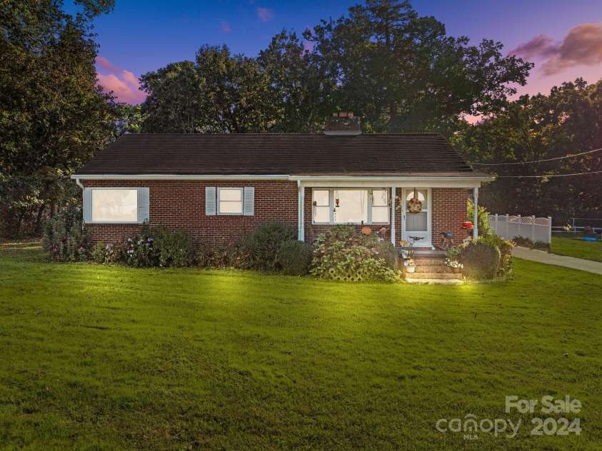 1012 Linwood Road, Kings Mountain, NC 28086.  MLS# CAR4190251, YatesRealty ID 1385. 