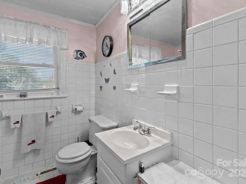 1012 Linwood Road, Kings Mountain, NC 28086.  MLS# CAR4190251, YatesRealty ID 1385. 