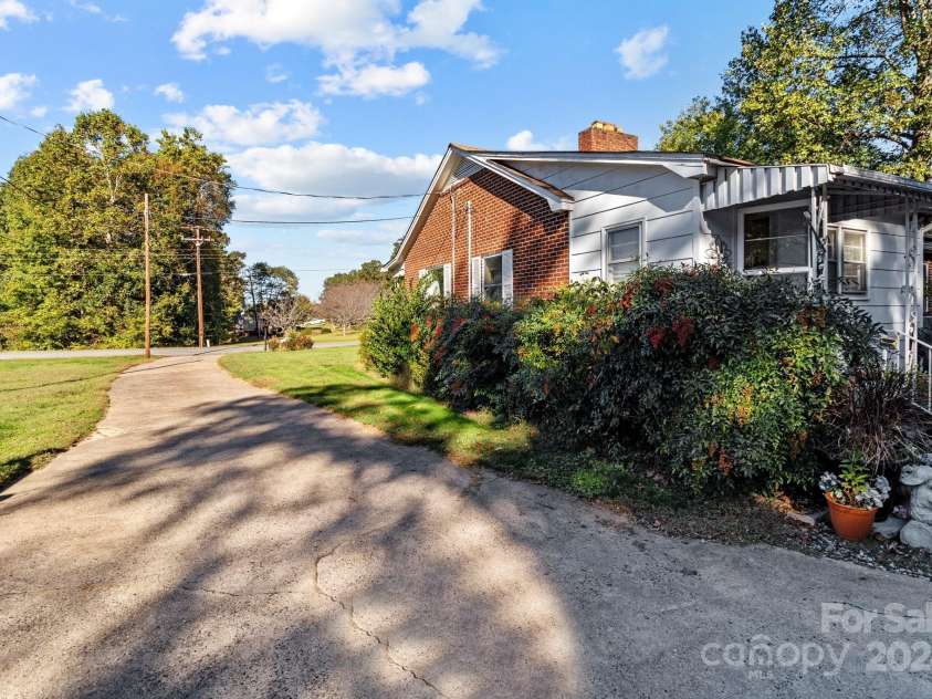 1012 Linwood Road, Kings Mountain, NC 28086.  MLS# CAR4190251, YatesRealty ID 1385. 