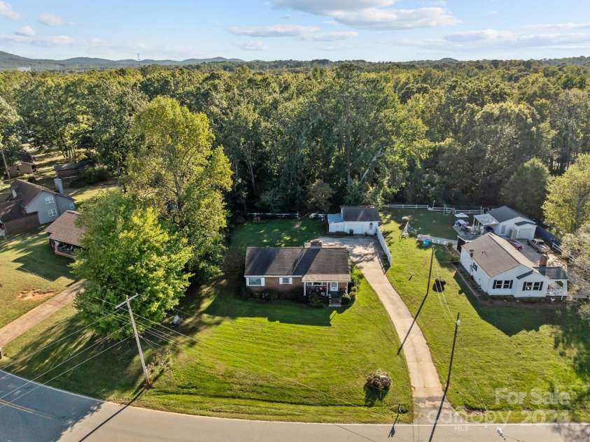 1012 Linwood Road, Kings Mountain, NC 28086.  MLS# CAR4190251, YatesRealty ID 1385. 