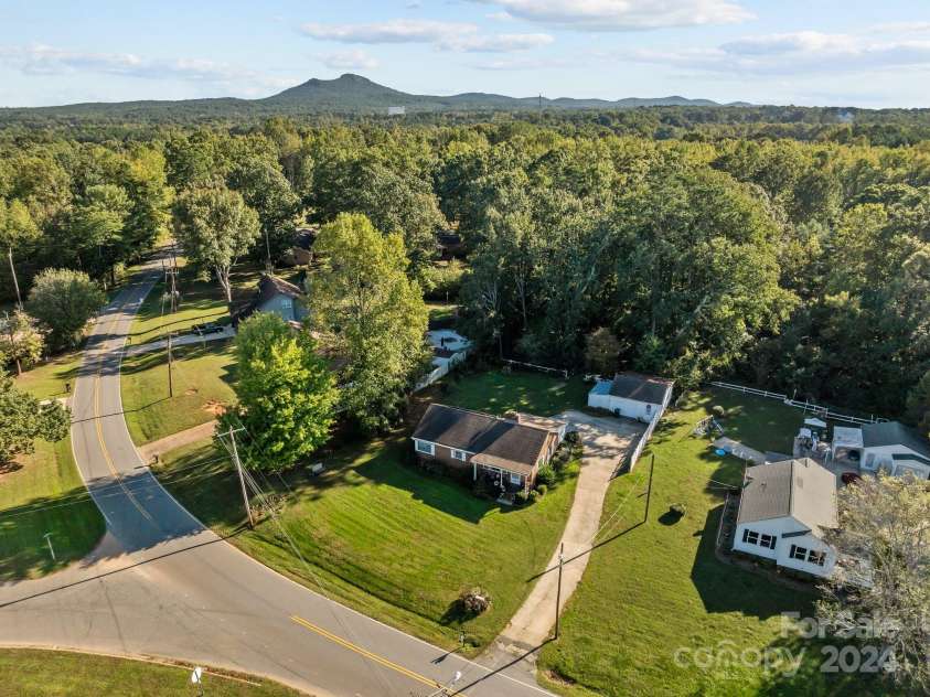 1012 Linwood Road, Kings Mountain, NC 28086.  MLS# CAR4190251, YatesRealty ID 1385. 