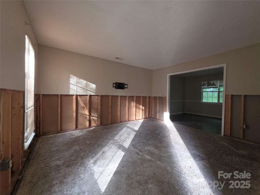 2105 Killarney Place, Charlotte, NC 28262.  MLS# CAR4257878, YatesRealty ID 13852. 