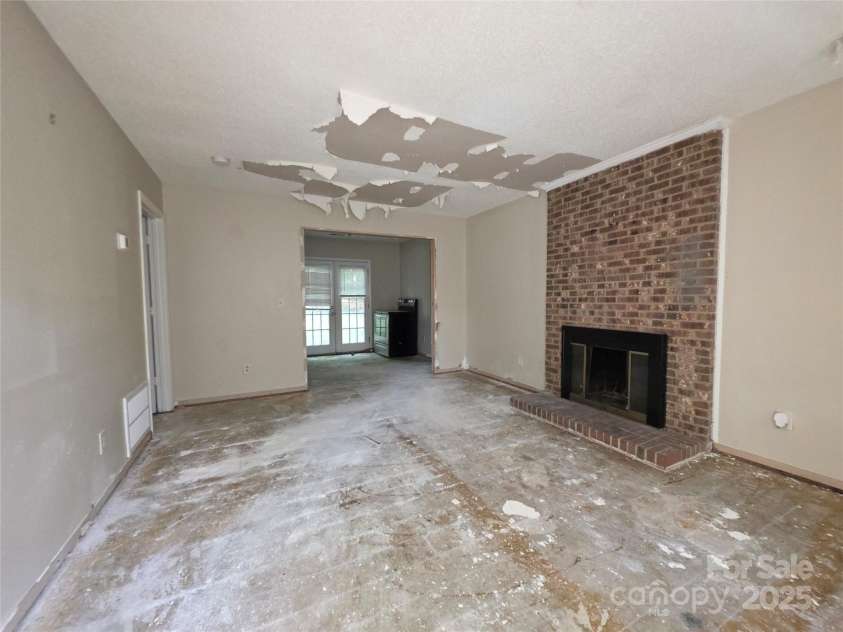 2105 Killarney Place, Charlotte, NC 28262.  MLS# CAR4257878, YatesRealty ID 13852. 